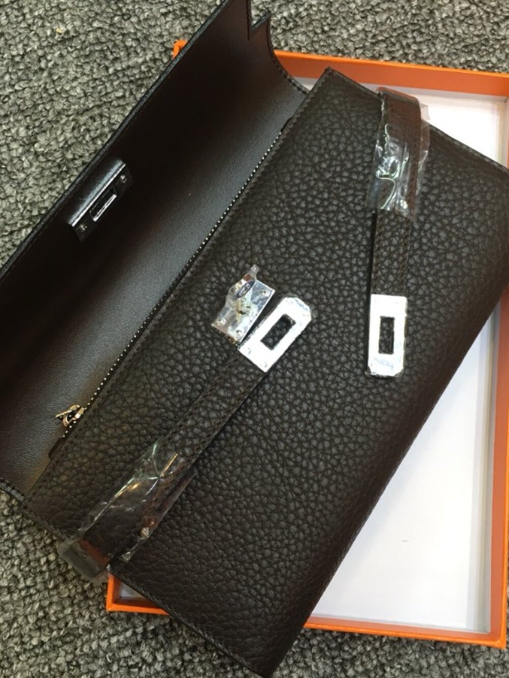 Structured Leather Wallet – Black Epsom - Picture 3 of 4